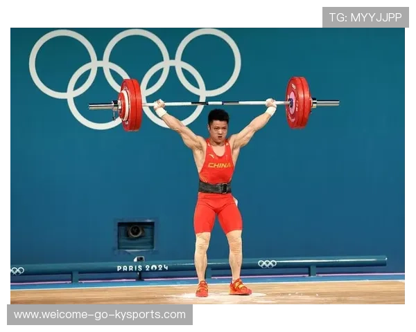 举重场内突然断电，选手靠听觉完成动作